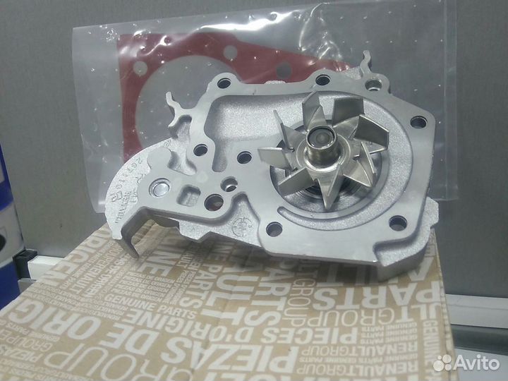 Водяной насос renault Logan 8v