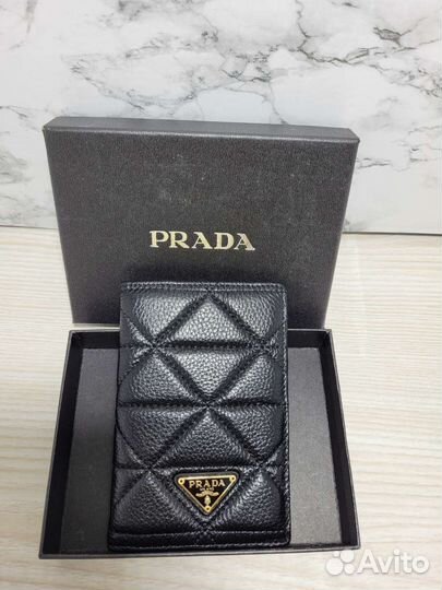 Обложка Prada