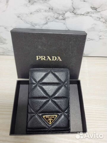 Обложка Prada