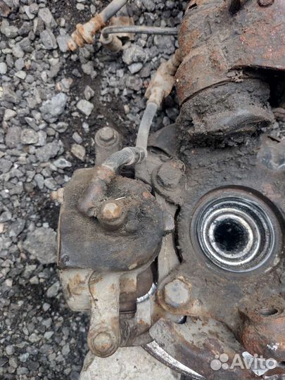 Суппорт nissan primera p10/w10