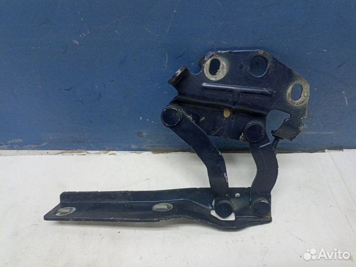 Петля капота левая Volkswagen Passat B7 2016