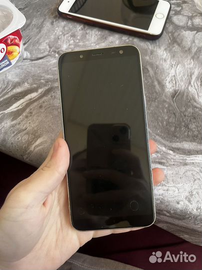 Samsung Galaxy A6, 4/32 ГБ
