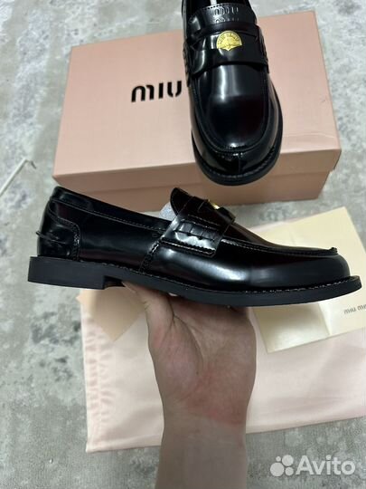 Женские лоферы miu miu