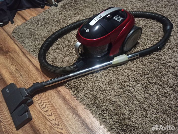 Пылесос колбовый LG VK71186HC 1800W