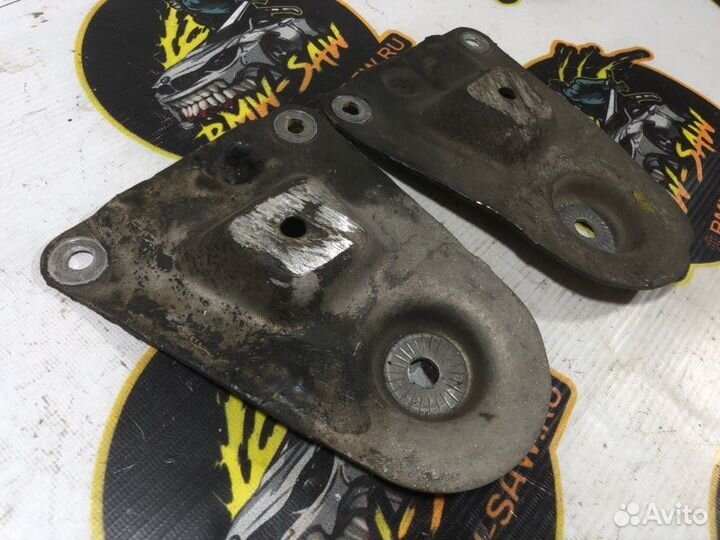 Кронштейн подрамника передний Audi A4 B5 AEB 1997