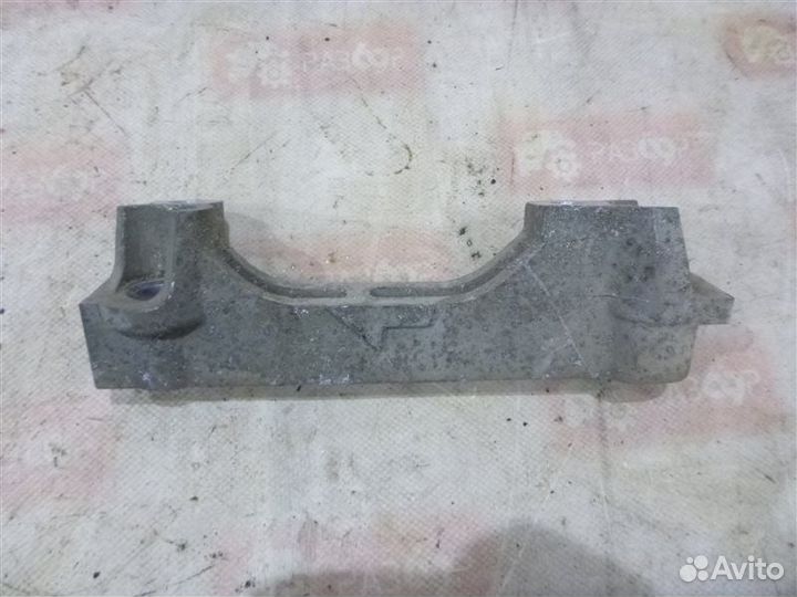 Кронштейн правый Toyota Rav4 ACA30 1azfe 2006