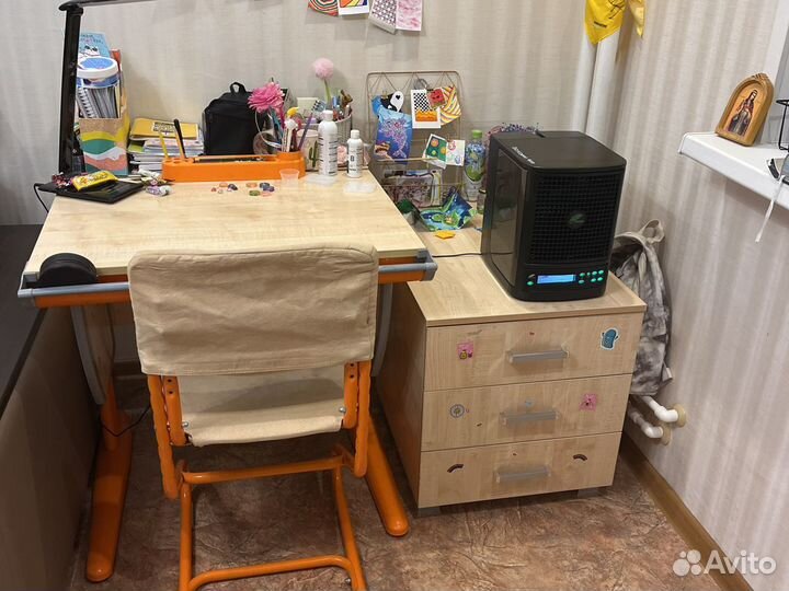 Продаю растущую парту, стул и тумбу