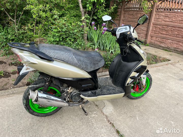 Скутер Омакс 150