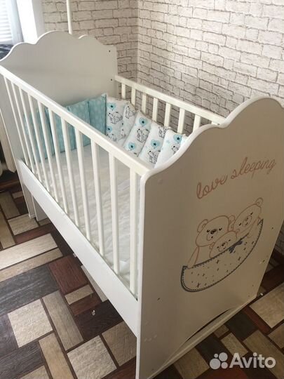 Детская кровать с маятником