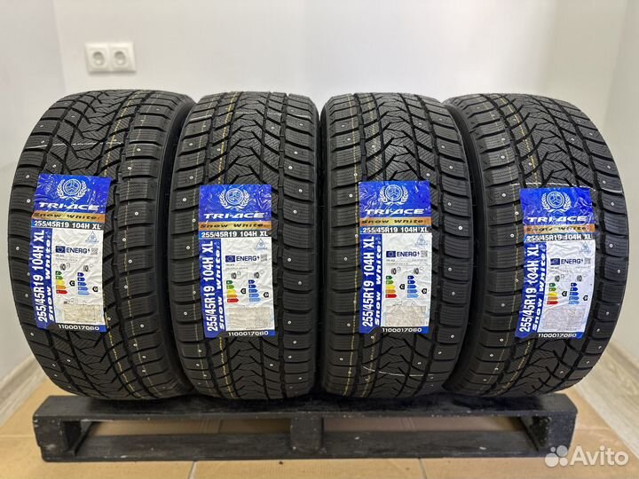 Tri Ace Snow White II Stud 255/45 R19 103U