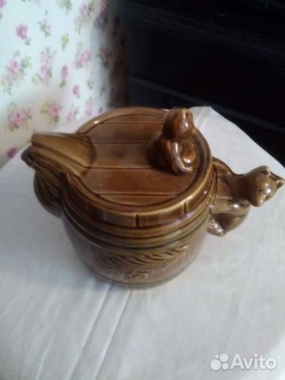 Бочонок с медведями (графин, штоф)