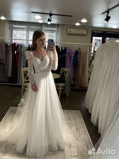 Свадебное платье со шлейфом