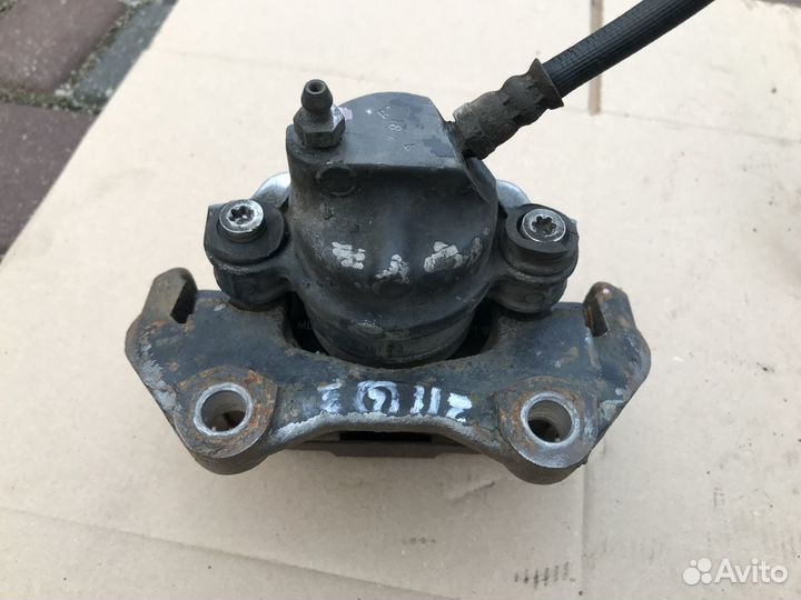 Суппорт левый задний на Mercedes W211 2.2 CDI