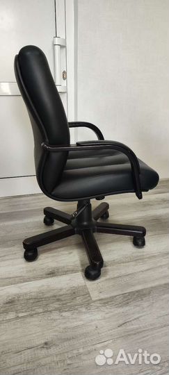 Кресло кожаное (офисное, компьютерное)
