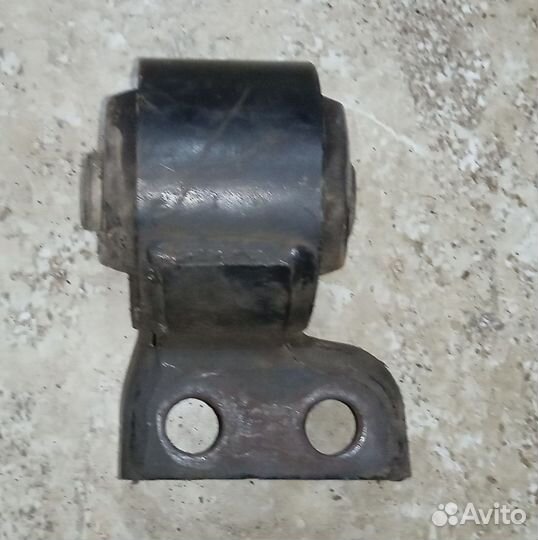 Опора двигателя правая Kia Rio 1