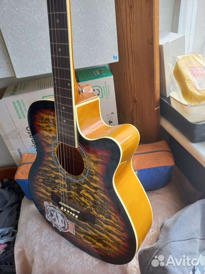 Акустическая гитара