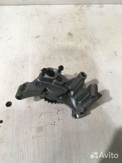 Масляный насос Vw Тоуран 1.9 BKC 038115105C