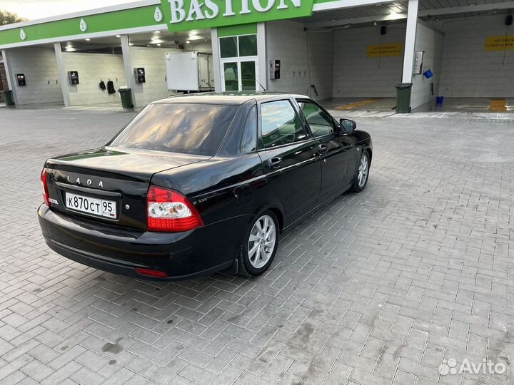 Капот на priora