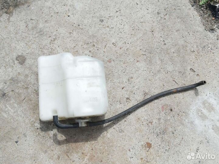 Расширительный бачок Мазда Демио 1