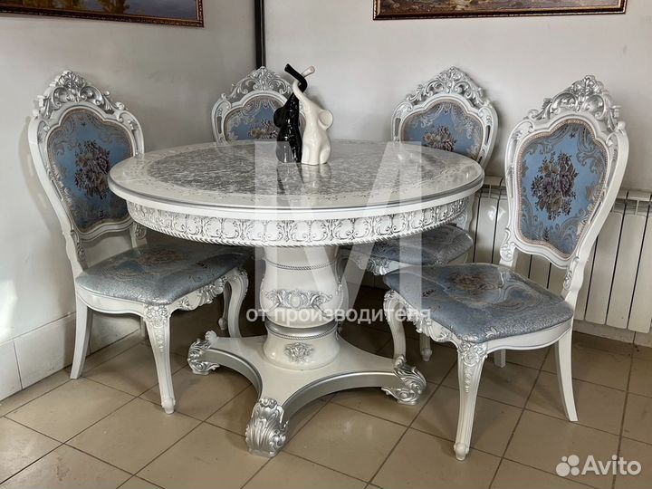 Кухонный стол и стулья комплект