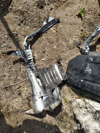 Toyota rav 4 левая рамка телевизора