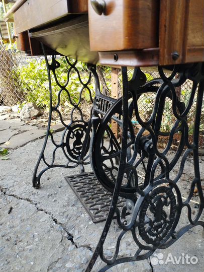 Швейная машинка zinger