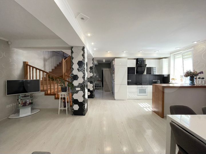 Дом 207 м² на участке 3 сот.