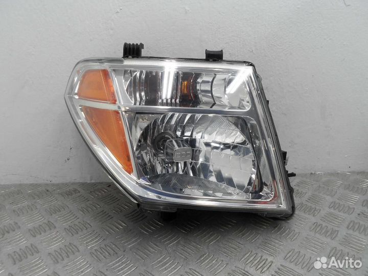 Фара правая Nissan Pathfinder