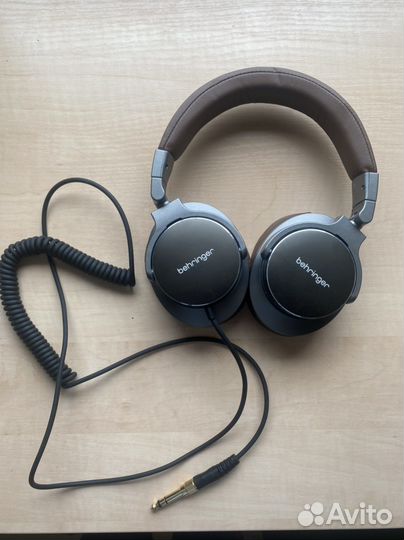Студийные наушники behringer bh 470