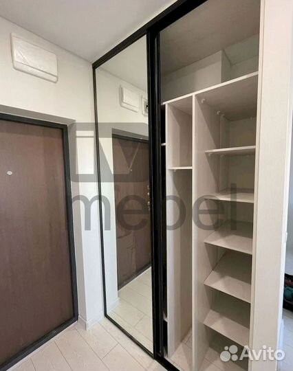 Книжный шкаф