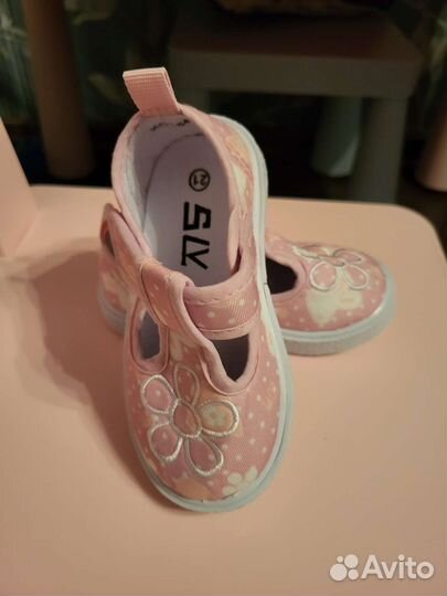 Сандалии для девочки 21 размер новые