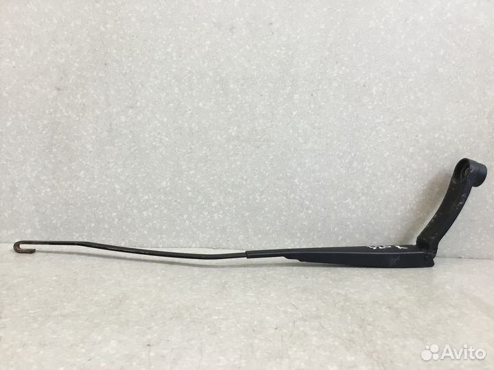Поводок стеклоочистителя передний правый Kia Cerat