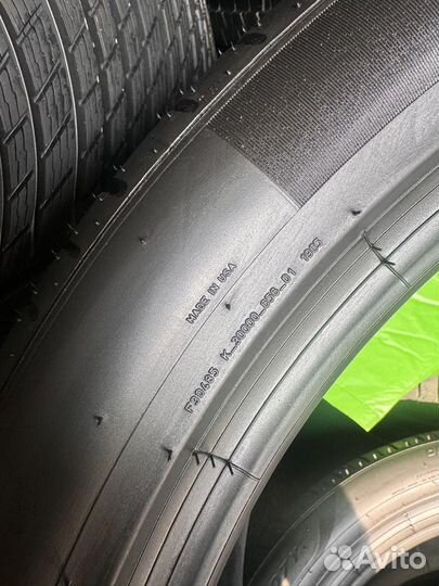 Pirelli P Zero PZ4 285/40 R23 107Y