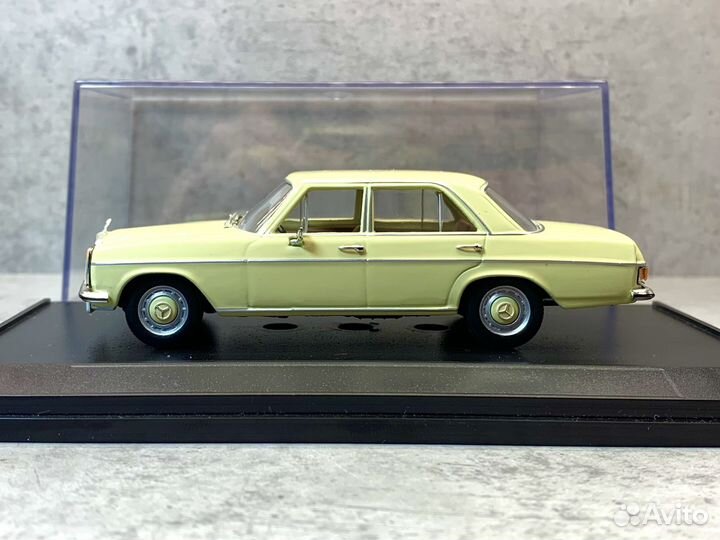 Коллекционная модель Mercedes-Benz W114 1:43