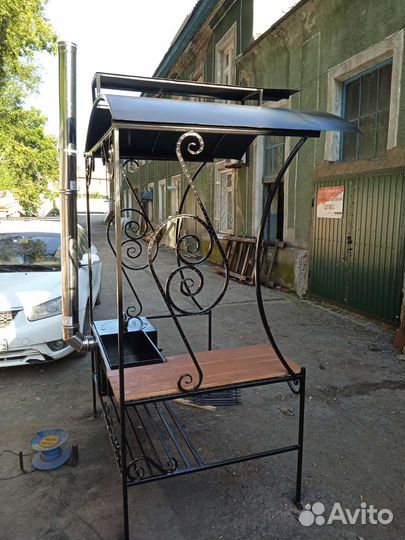 Мангальная зона под крышей