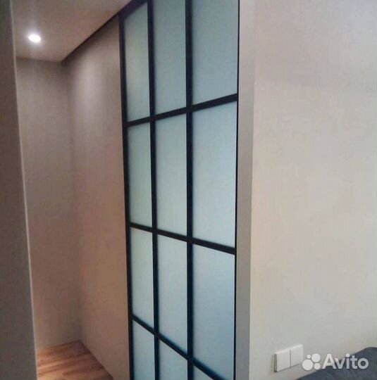 Раздвижная перегородка с матовым стеклом