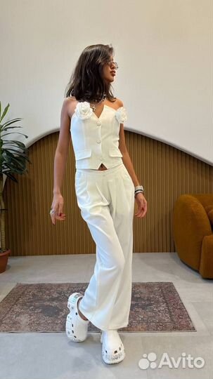 Стильный белый костюм YSL