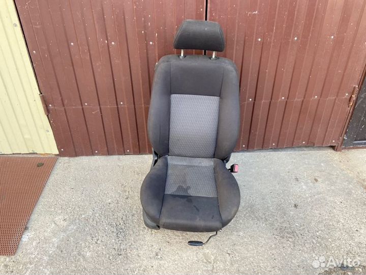 Сиденье пассажирское переднее правое Ford Mondeo