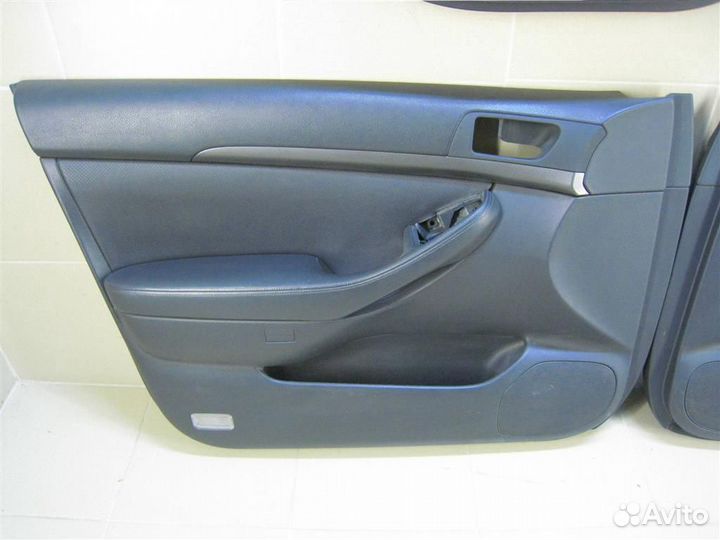 Обшивки дверей комплект Toyota Avensis T25 2003