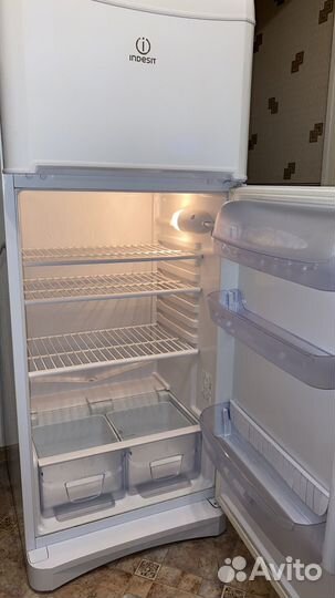 Холодильник indesit