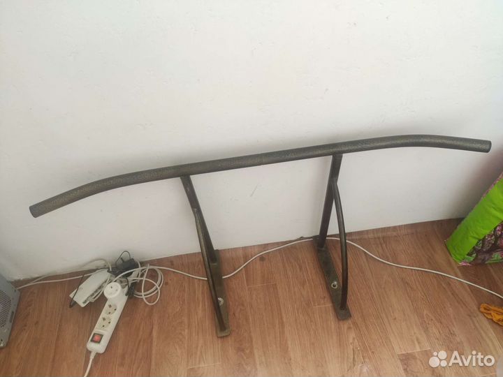 Турник настенный