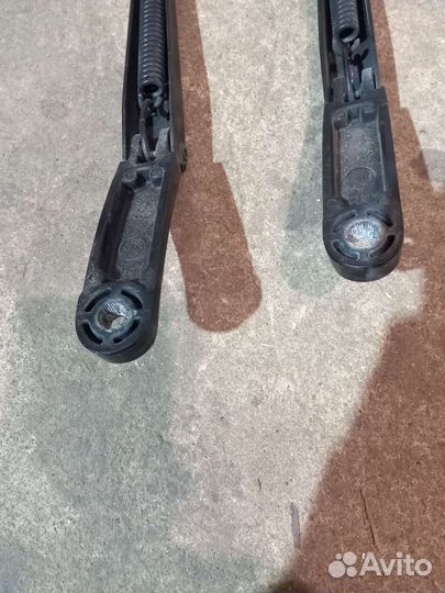 Поводок стеклоочистителя VW Tiguan 1