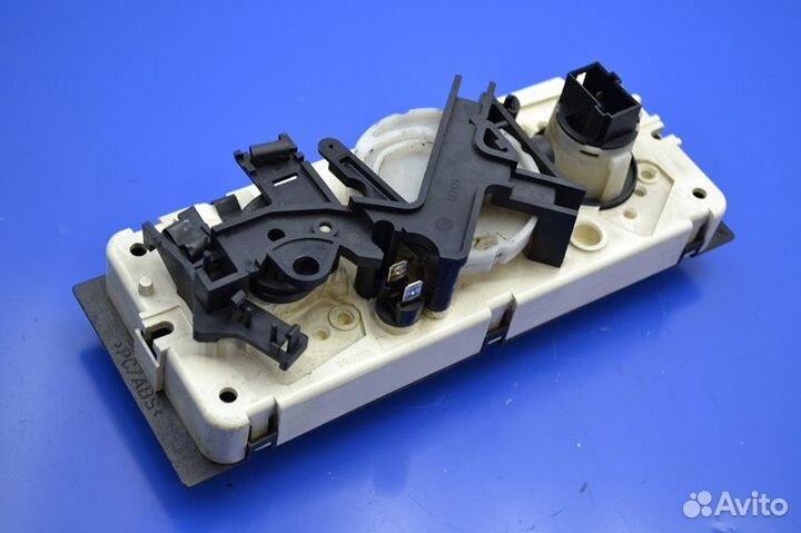 Панель переключателей отопителя кабины DAF XF105