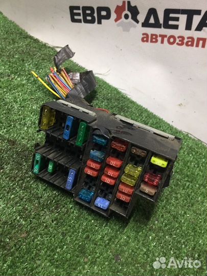Блок предохранителей Renault Logan седан 1.4