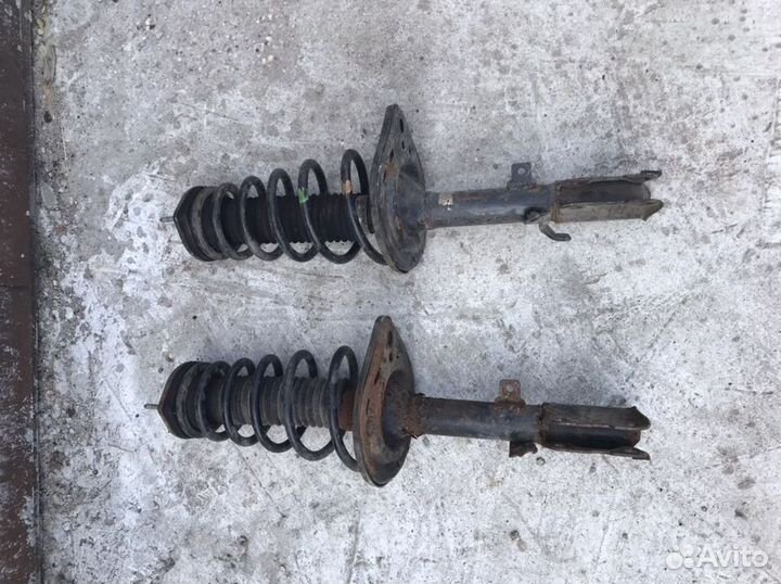 Toyota camry амортизатор задний левый в сборе