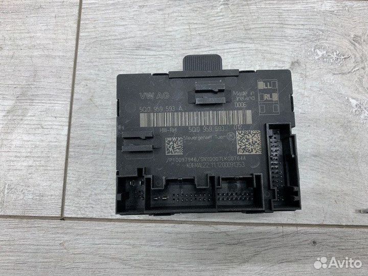 Блок комфорта передний левый Audi A3 универсал