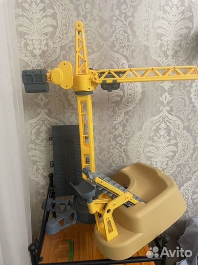 Подъемный кран игрушка