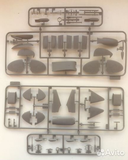 Cборная модель истребителя Spitfire Mk.viii, 1/48