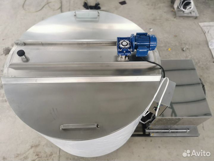 Охладитель молока 1500л вертикальный