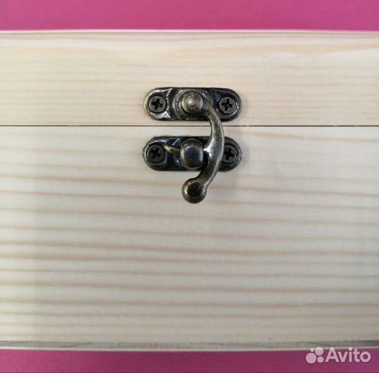 Деревянная шкатулка